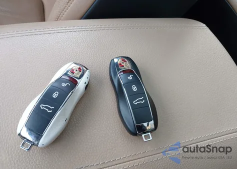 2016 Porsche Cayenne из США, поврежденный, VIN WP1AA2A22GLA09738